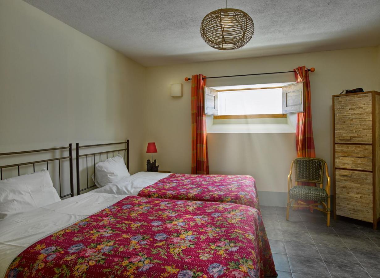 Casas Da Estacao, Country